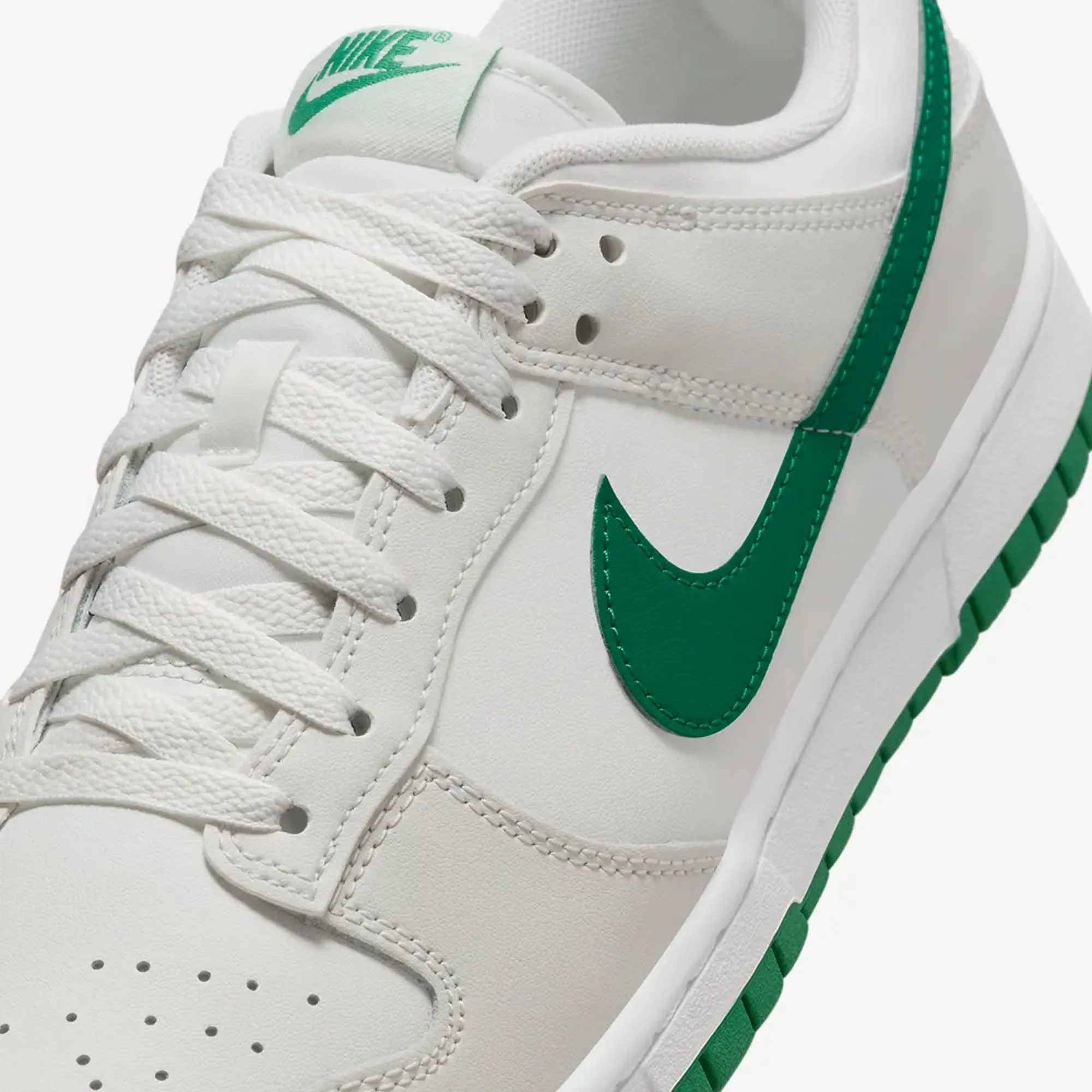 DUNK LOW RETRO 'SUMMIT WHITE/MALACHITE-PLATINUM TINT'